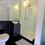 1St Tram 28 Apartment